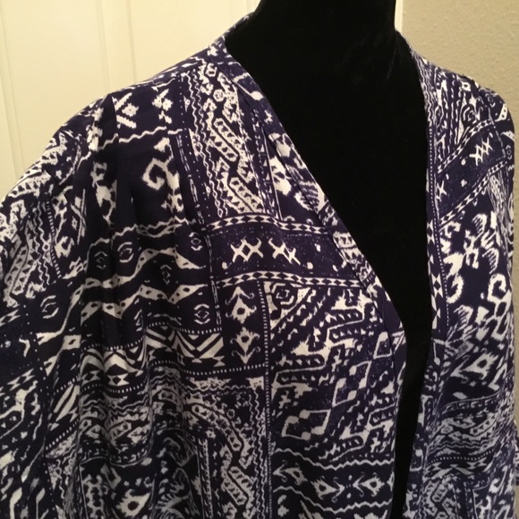 Forever 21 long boho Aztec blue & white Kimono - Picture 3 of 7